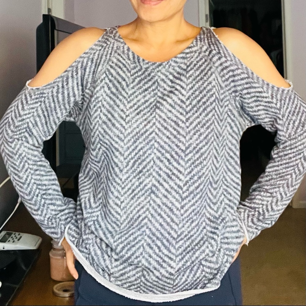 Chic Fifteen Twenty Cold shoulder sweat top shirt sweater